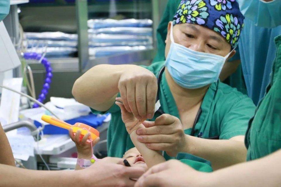 弥勒市妇婴监护型护送