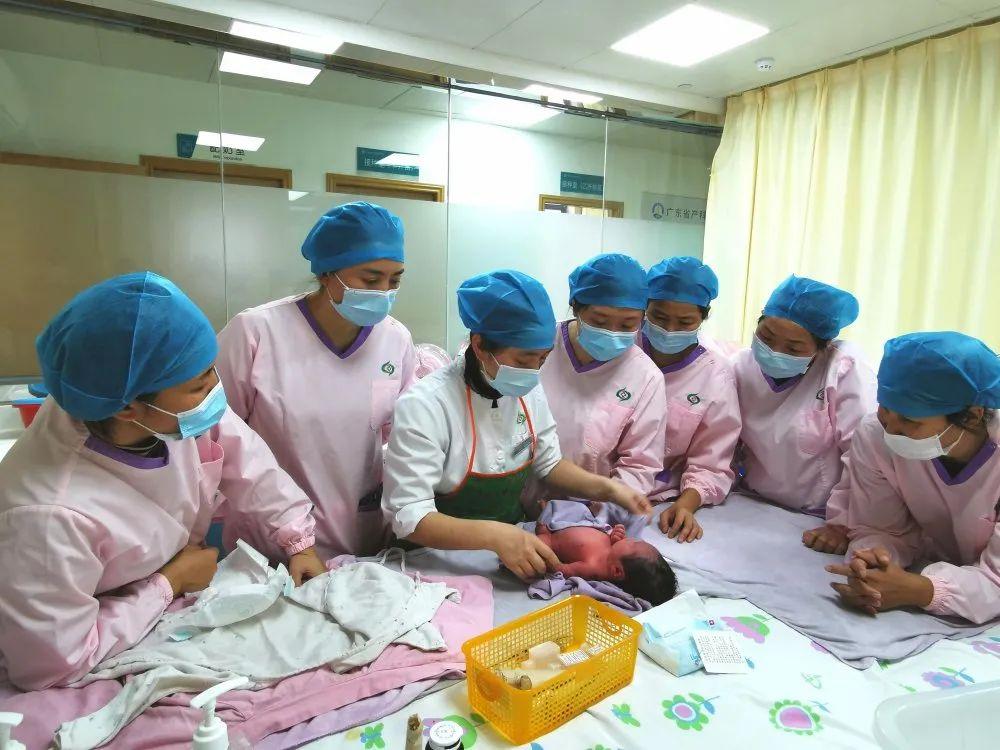 弥勒市妇婴监护型护送
